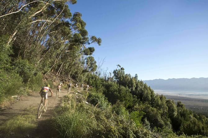 Charles Keey of Cannondale Blend chases the leaders after a crash