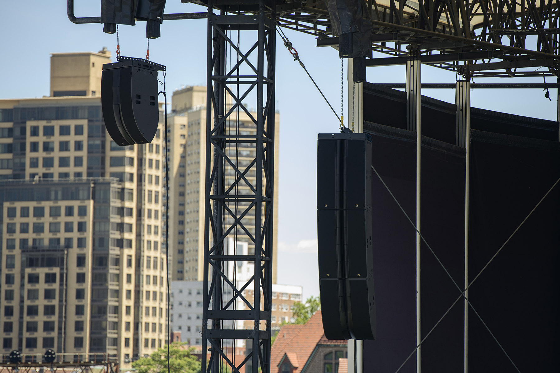 Forest Hills Stadium’s system for the 2025 season comprises main arrays of two L-Acoustics L2 over a single L2D per side, each flanked by an out-fill hang of one L2D.