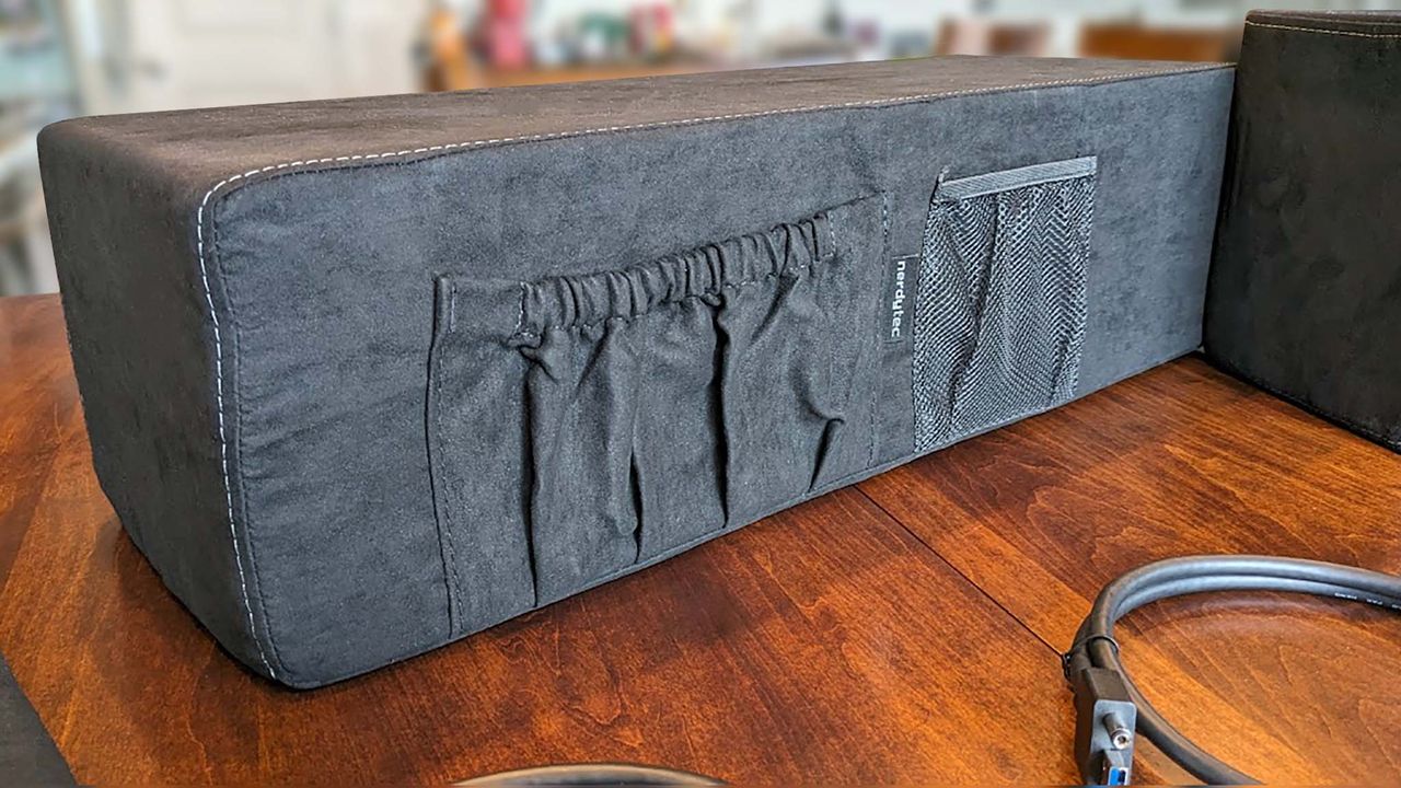 NerdyTec Couchmaster Cycon2 cushion pockets.