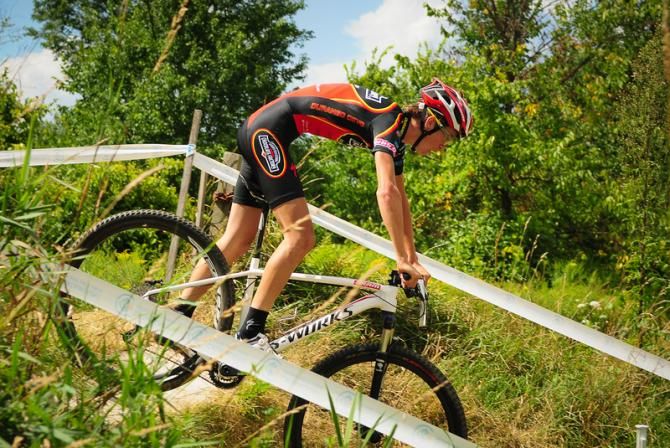 Sepp Kuss (Rocky Mountain Chocolate Factory) descending the first of three dropoffs