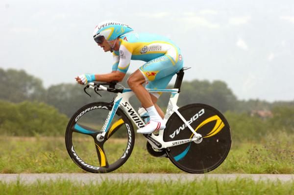 Andriy Grivko (Astana) in action in the final time trial of the Tour de France.