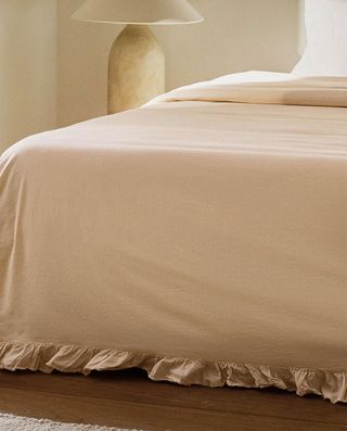 A Coverlet with a ruffled edge