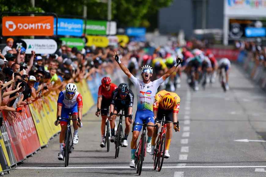 Alexis Vuillermoz vince a Brives-Charensac (foto: Dario Belingheri/Getty Images)