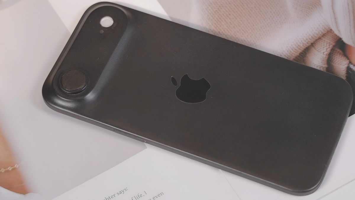 3D printed model of alleged iPhone 17 Air design