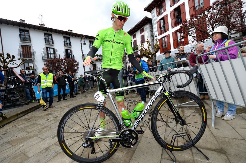 Pierre Rolland having signed on, grabs his bike for the stage