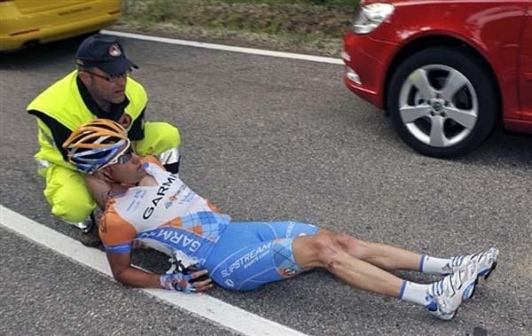 American Christian Vandevelde (Garmin/Slipstream) is helped after falling.
