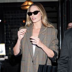 margot robbie wears jeans and a blazer in new york