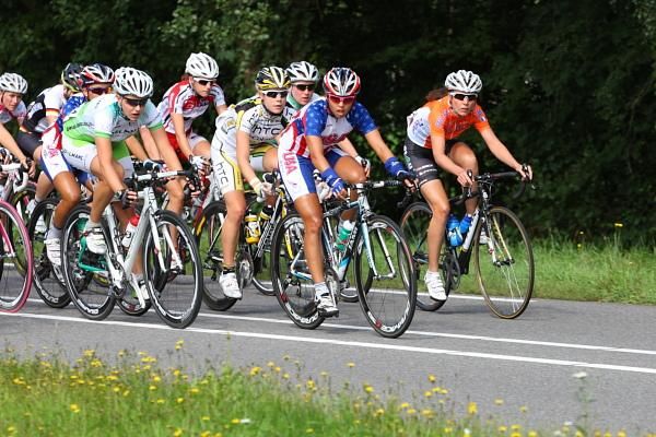 Carmen Small (United States) and race leader Martine Bras (Merida-Gauss) prepare to take a corner