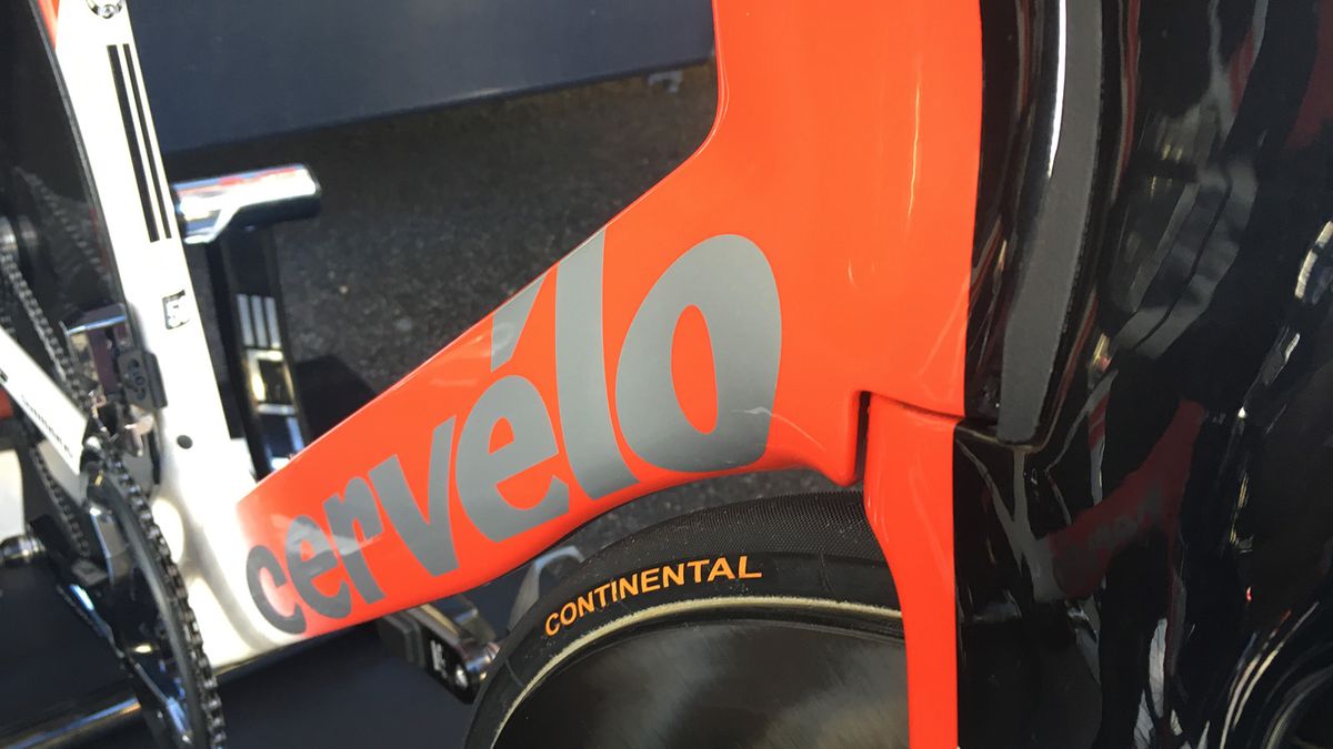 The head of the down tube features an inset for the front wheel further looking for improved aerodynamics