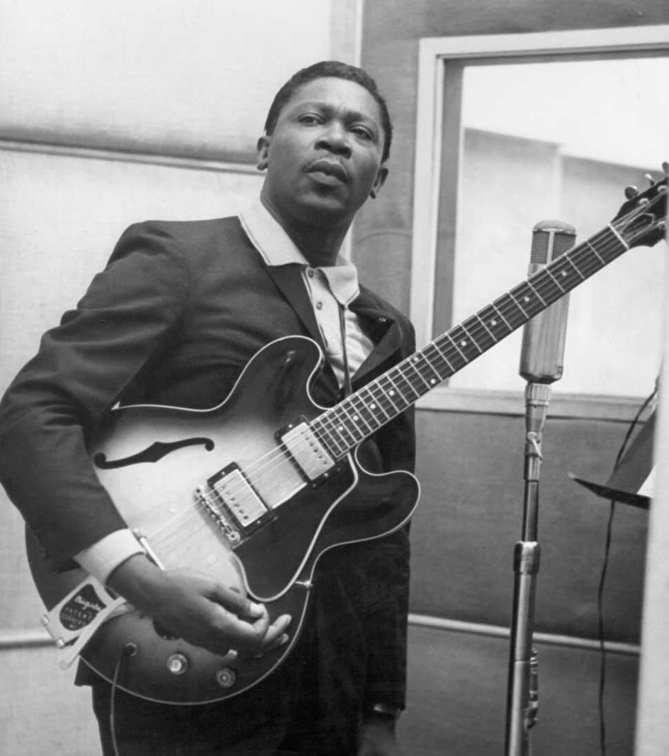 Blues musician BB King records in the studio with his 'Lucille' model Gibson hollowbody electric guitar in circa 1963
