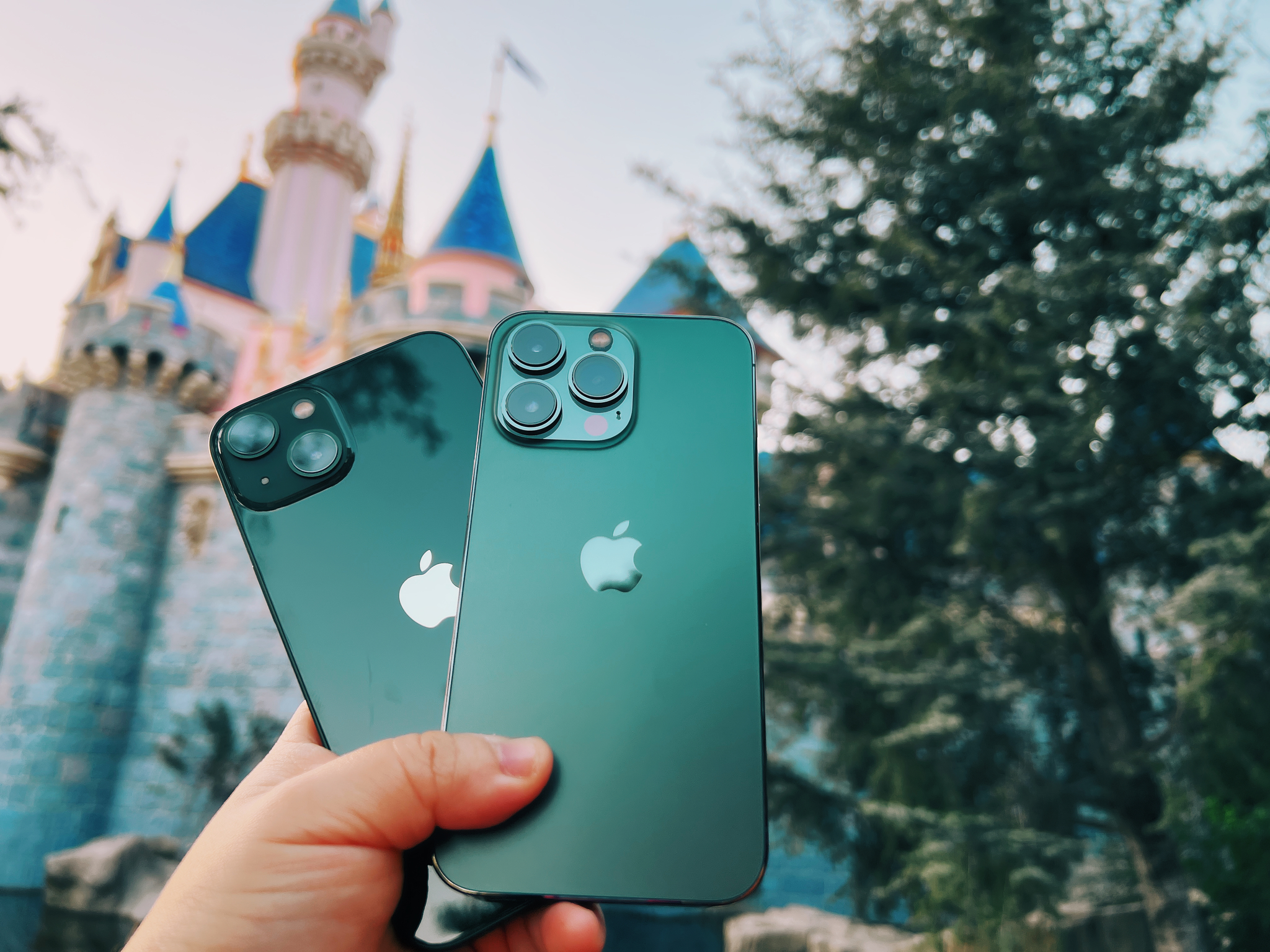 Green iPhone 13 and Alpine Green iPhone 13 Pro