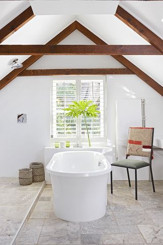 A bath tub and chair