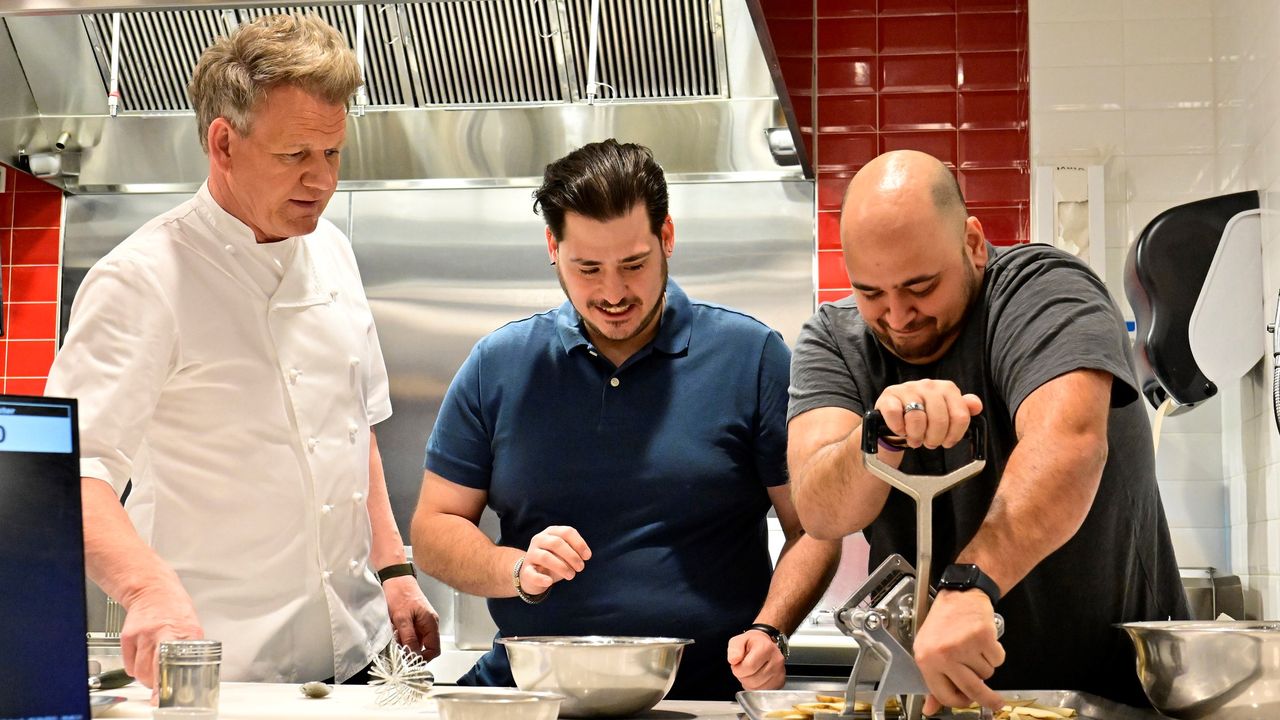 Gordon Ramsay at Bel Aire Diner in the season premiere of Kitchen Nightmares season 8