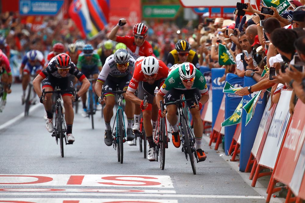 Elia Viviani wins stage 3 at the Vuelta a Espana