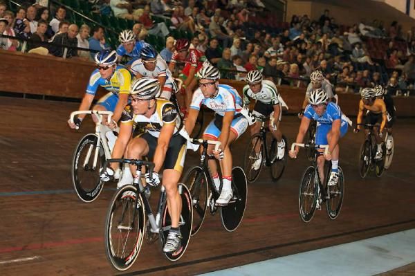 Action during the men's A Grade scratch race.