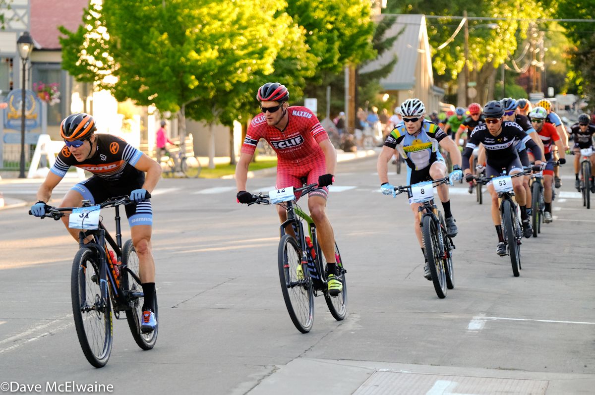 Spence Paxson (Kona) leading one of the chase groups