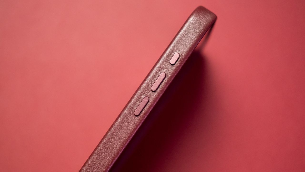 Mujjo leather case iPhone 15 Pro Max