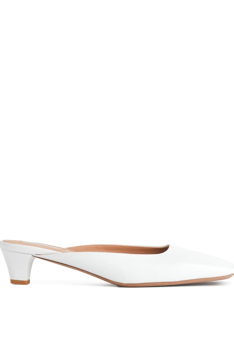 missing-image أحذية برادا المصنوعة من الساتان ستكون موجودة في كل مكان هذا الربيع