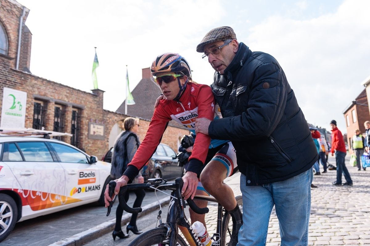 Christine Majerus (Boels-Dolmans) gets a hand after her win