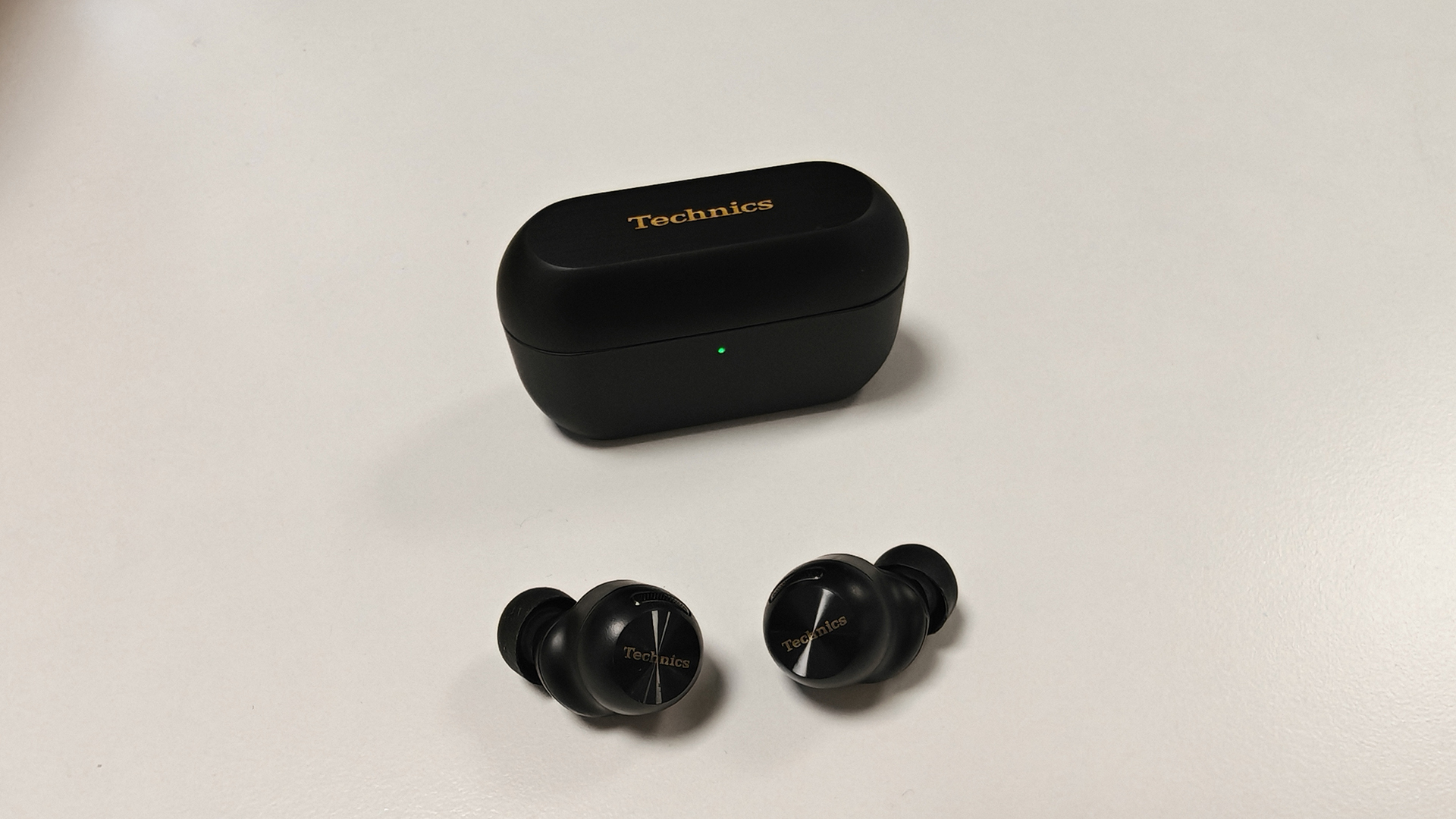 The Technics EAH-AZ100s