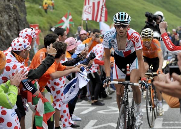 Vanandert leads Sanchez on Luz-Ardiden.
