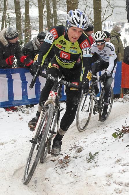 Martin Bina takes the lead in Hoogerheide