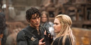 Clarke and Bellamy in The 100.