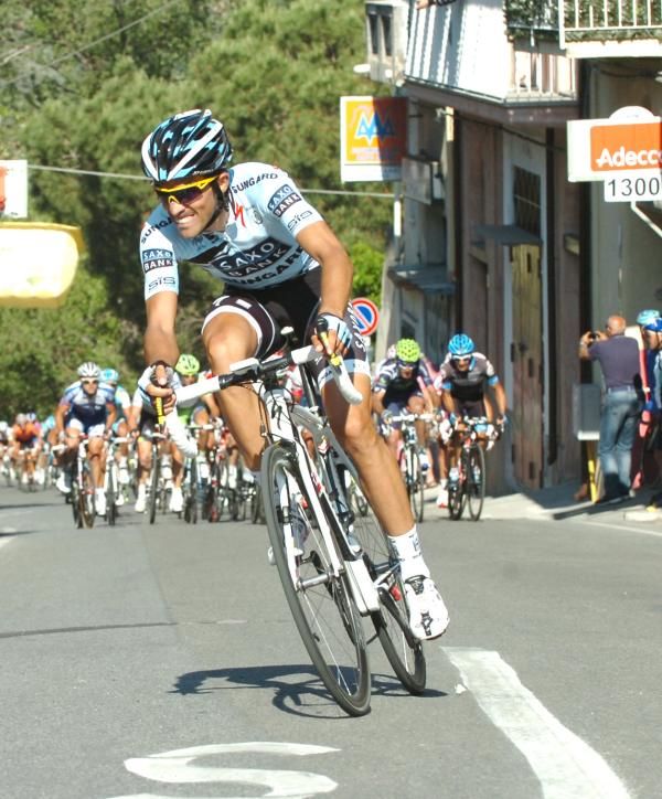 Contador got a gap on a short steep section