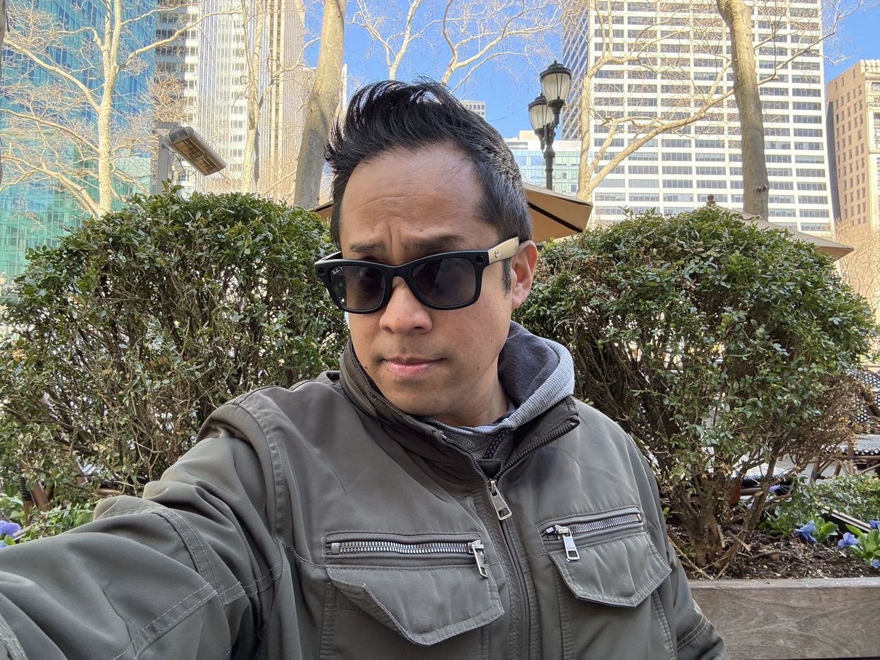 Apple iPhone 16e selfie sample.