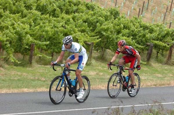 William Clarke (UNI SA - Australia) leads Martin Kohler (BMC)