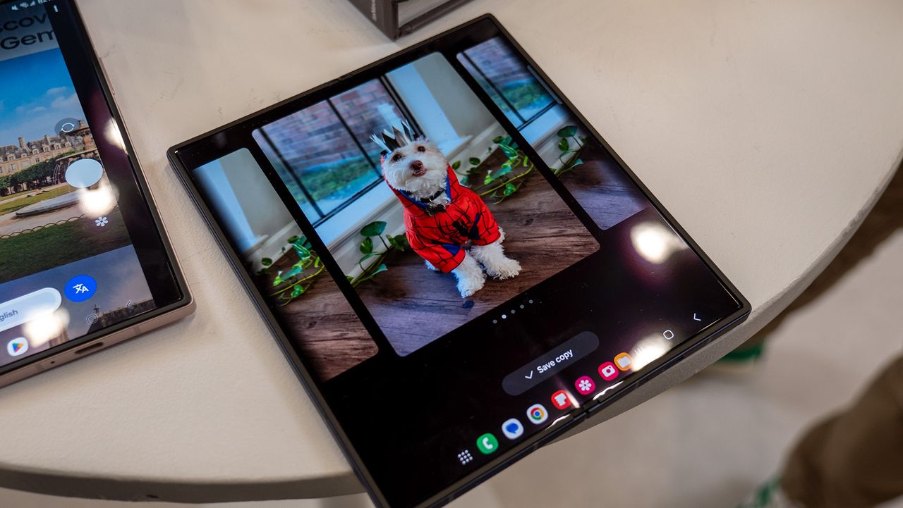 Using the AI doodle feature on the Samsung Galaxy Z Fold 6