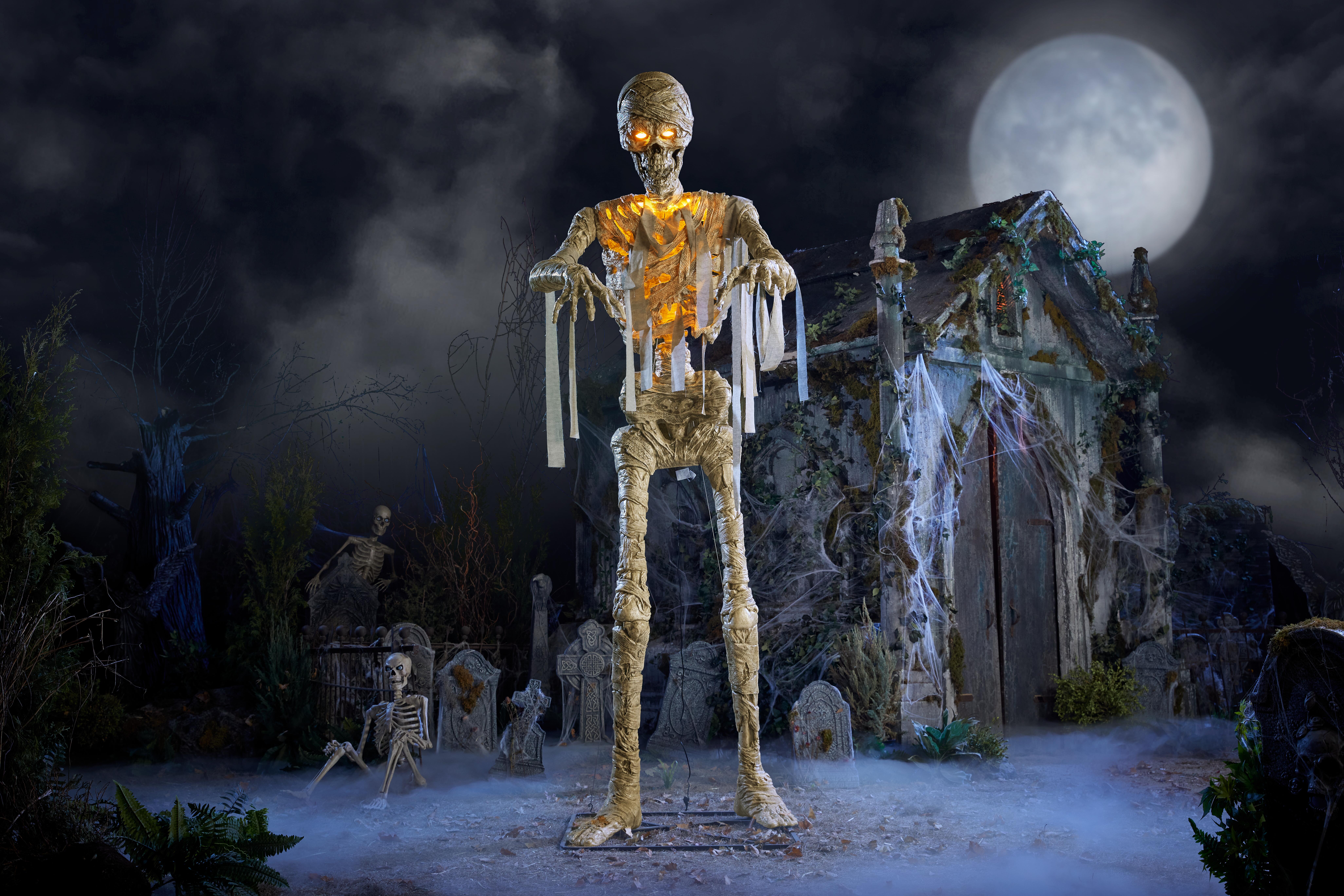 11 FT Giant Sized Mummy