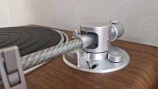 Victrola Stream Sapphire turntable with a closeup of the tonearm