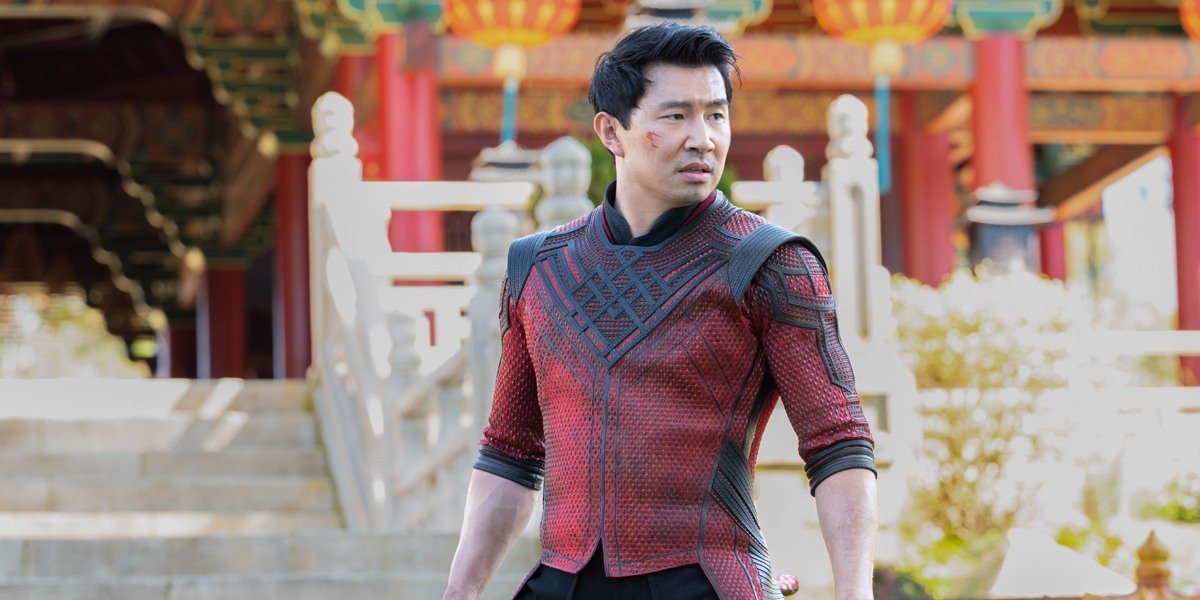 Shang-Chi (Simu Liu) stands tall in Shang-Chi and the Legend of the Ten Rings (2021)