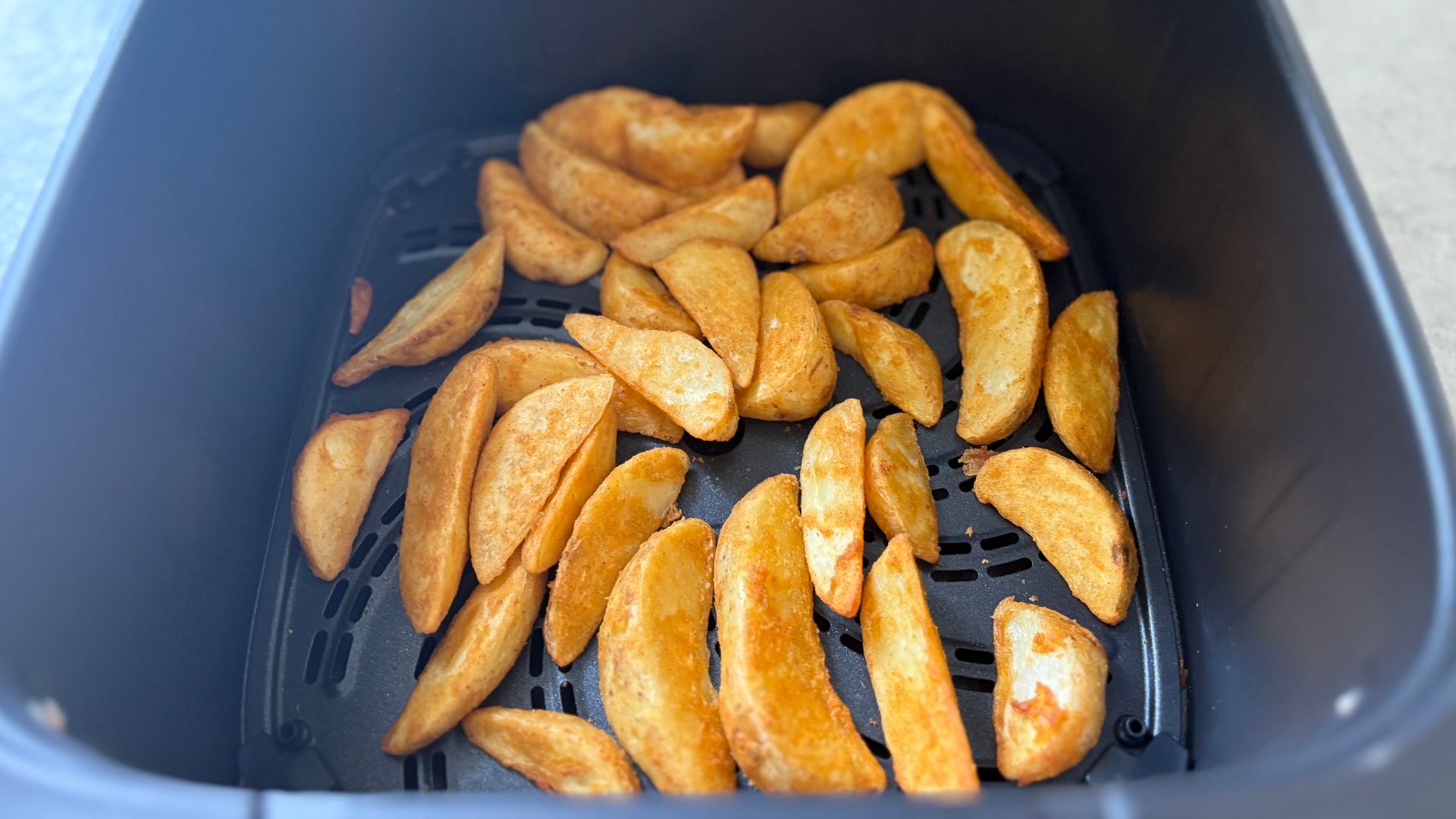 Cooking basket of the Bosch Series 6 Air Fryer