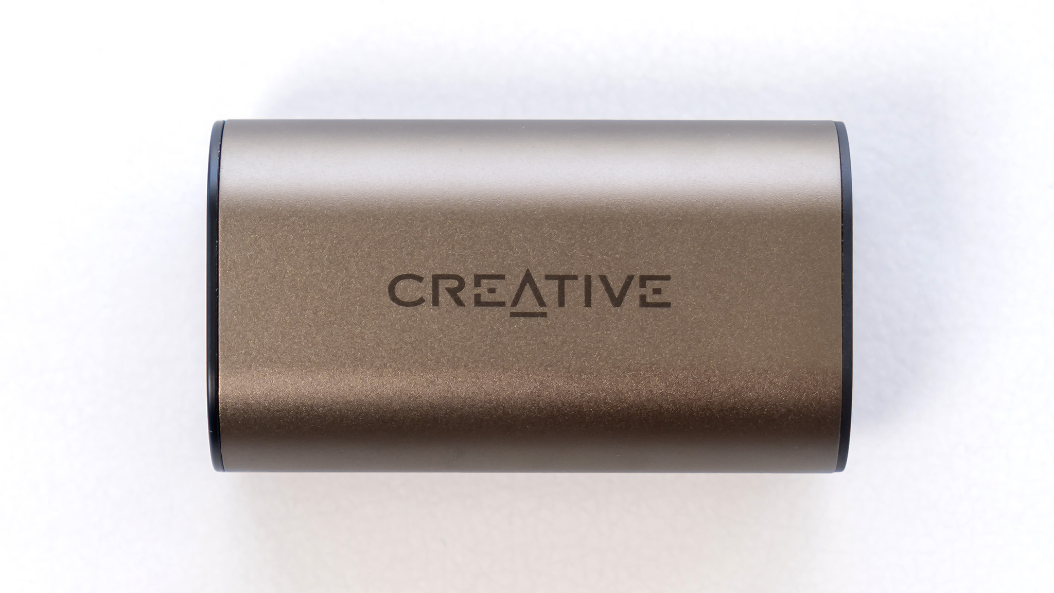 Creative Outlier Pro closed case.