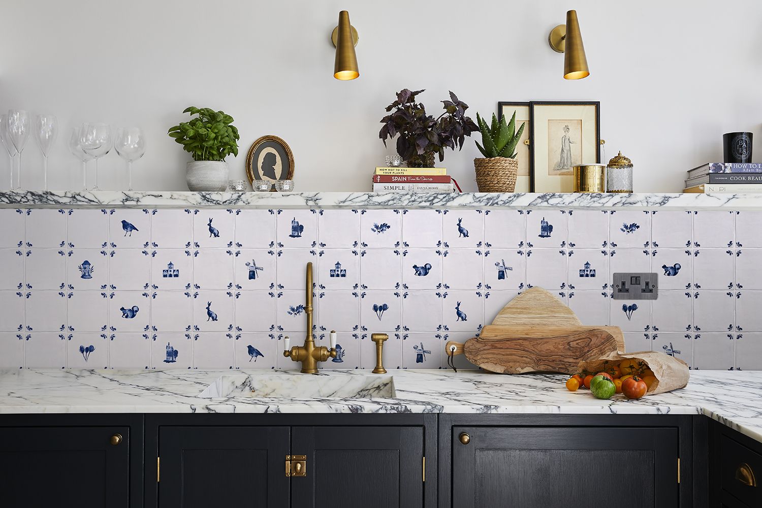 kitchen backsplash ideas with decorative blue and white tiles