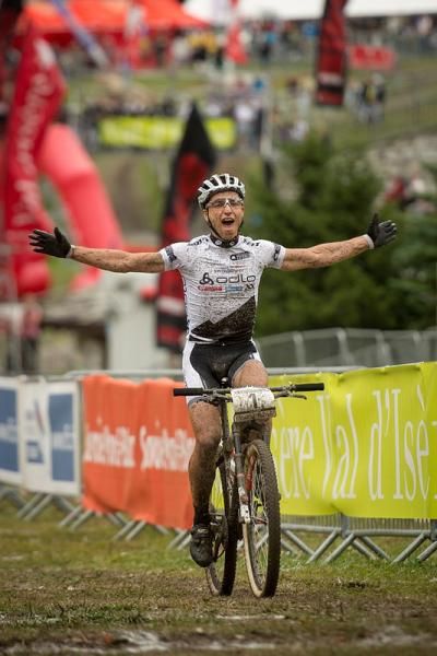 Nino Schurter (Scott-Swisspower) takes the win in Val d'Isere
