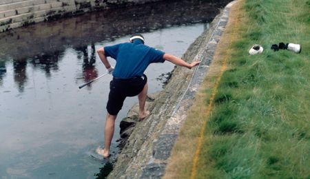 jean van de velde climbs into the water