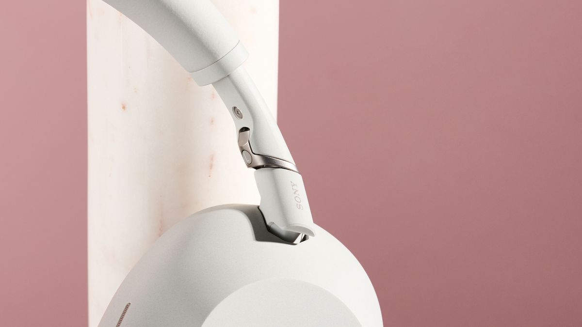 Sony WH-1000XM6 hinge