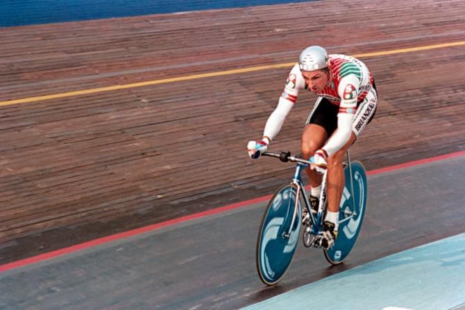 Moser on the Vigorelli track in Milan during his 1986 record attempt