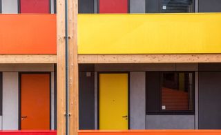 Y:Cube housing with colourful exteriors