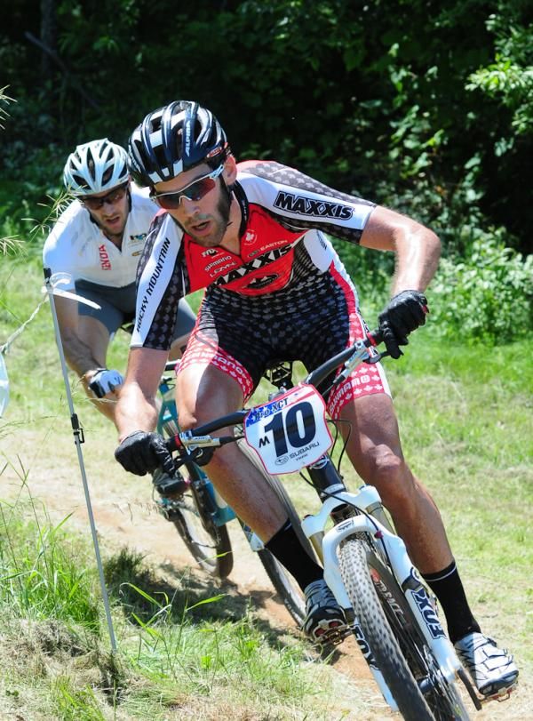 Geoff Kabush (Team Maxxis) attacks