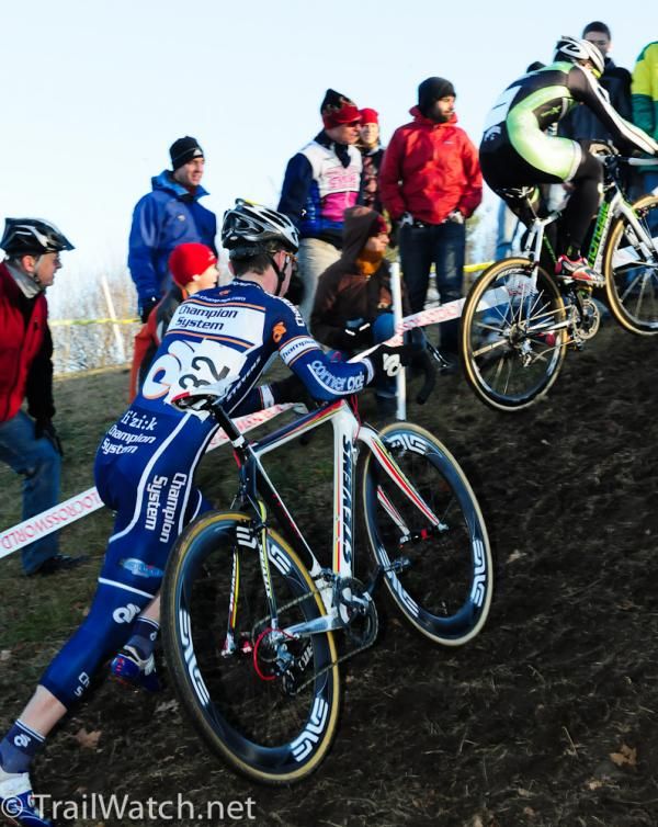 Luke Keough (Champion Systems) chases Jeremy Powers on the run-up