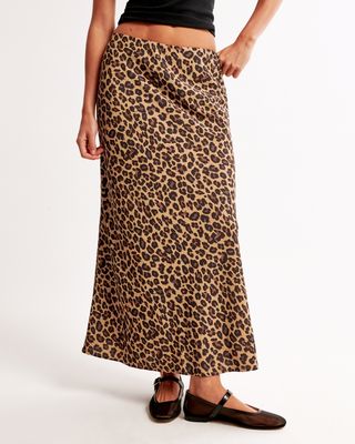 High-waisted patterned maxi dress