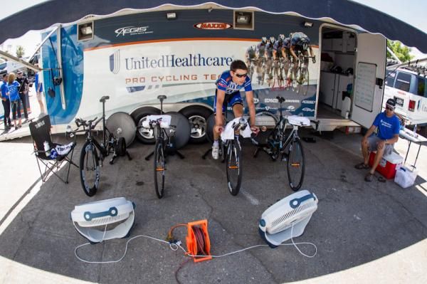 Phil Deignan (UnitedHealthcare) keeps cool while warming up for the start.