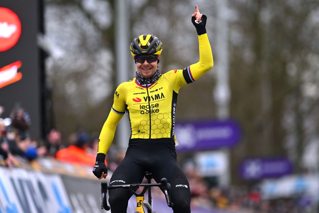 Image shows Jan Tratnik winning the 2024 Omloop Het Nieuwsblad