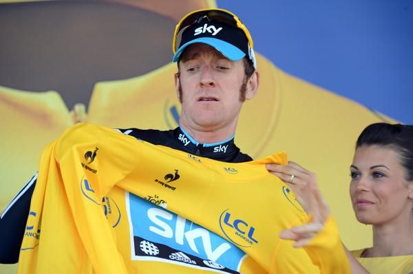 Bradley Wiggins suits up in the maillot jaune