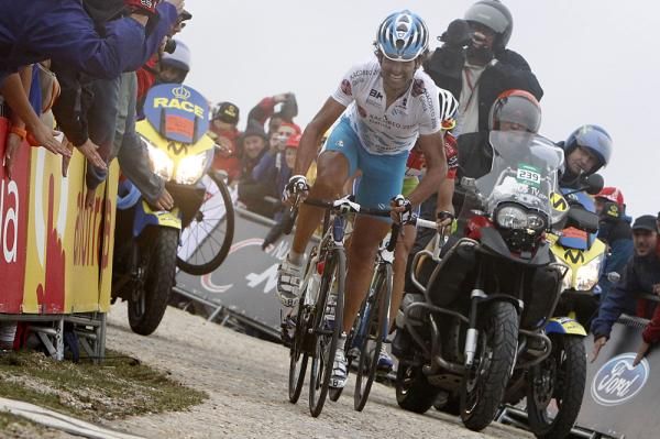 Mosquera gained time on the steep sections, but Nibali clawed his way back on the flatter slopes.