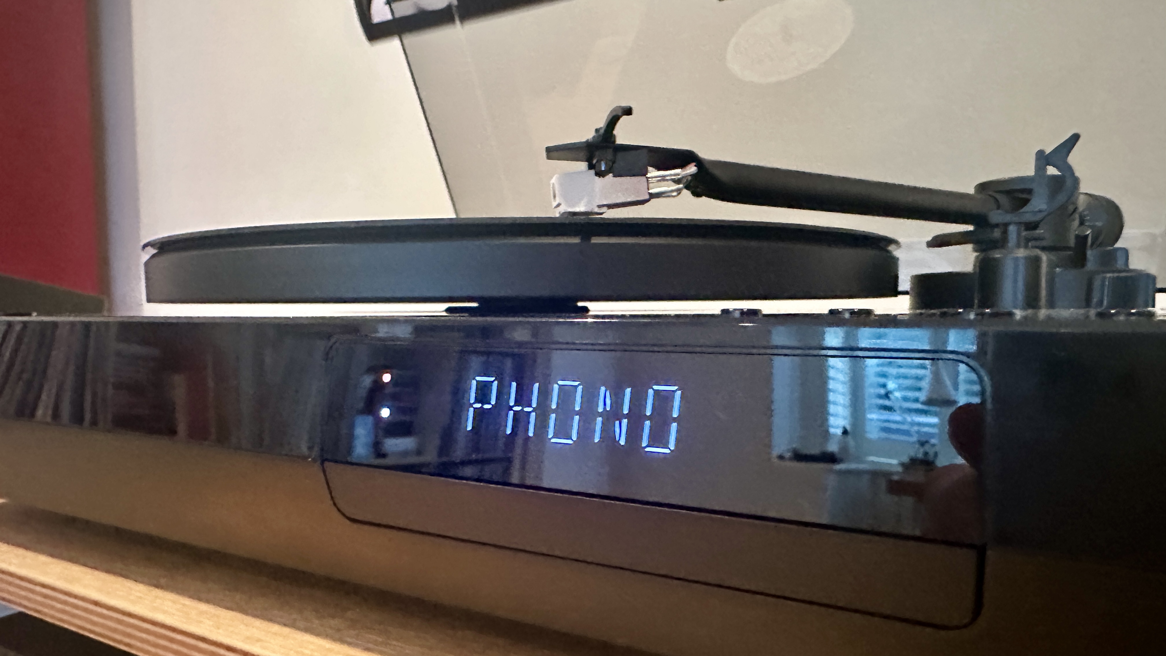 Philips Fidelio FT1 turntable closeup showing the tonearm, plinth, stylus and CD mechanism